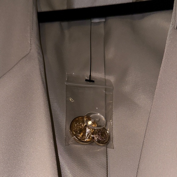 GREY LAB Women's Elegant Cream Blazer - Picture 6 of 6